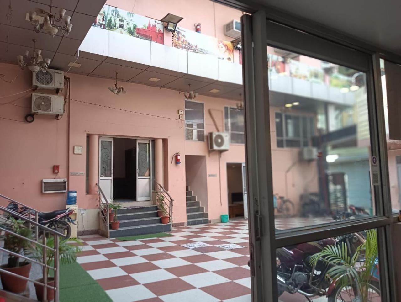 Shree Krishna Hotel Inn Varanasi Exteriör bild